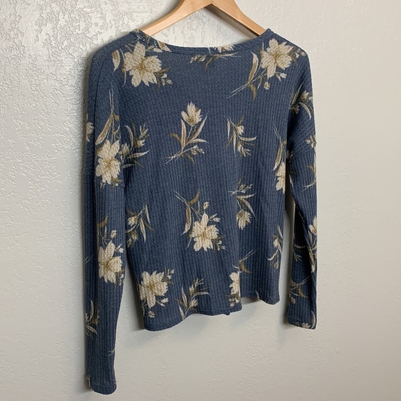 3/$25 Paper Crane Front Tie Shirt, Size Small - Picture 10 of 13